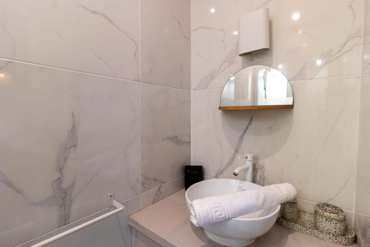 Apartment Center Of Paris By Studio Prestige Экстерьер фото